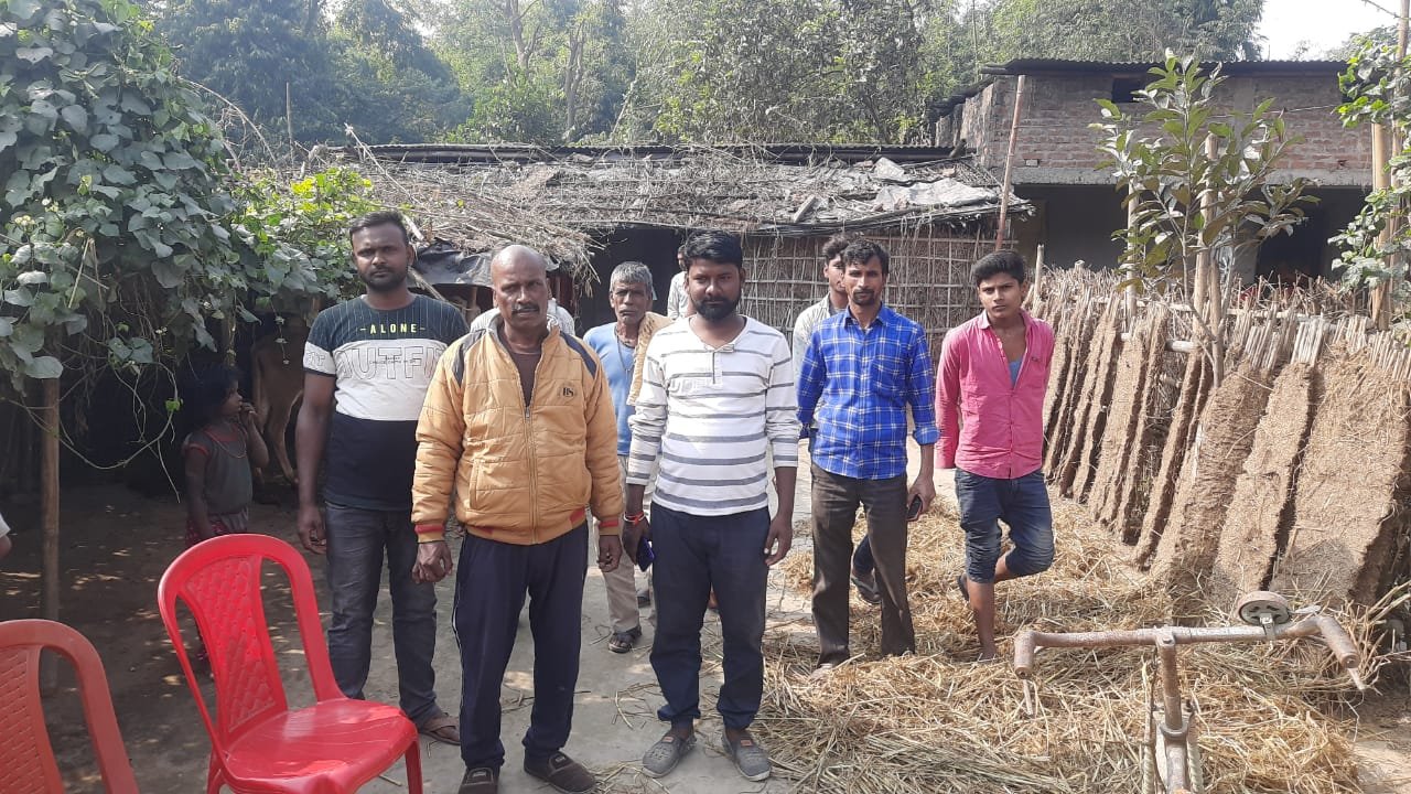 भीमपुर: एक ही रात में तीन घरों में चोरी, नगदी समेत अन्य समानों पर चोरों ने किया हाथ साफ।