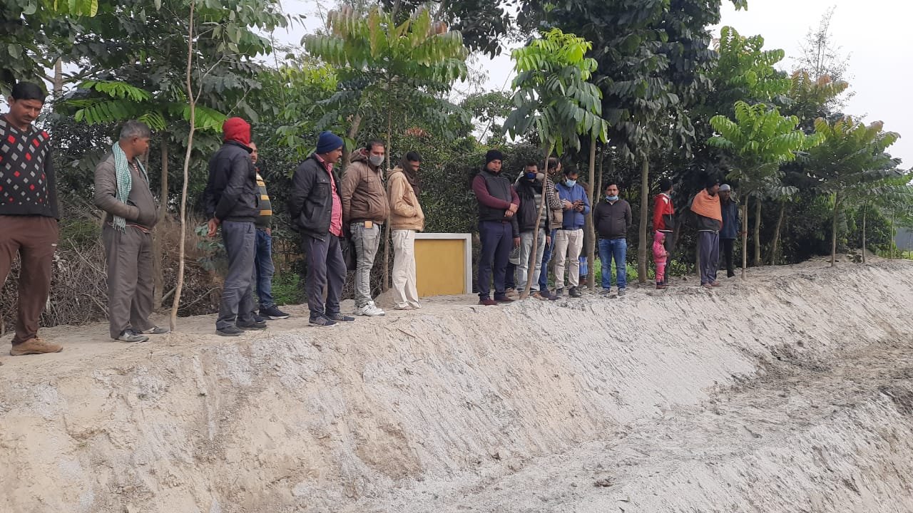 छातापुर: मनरेगा के तहत शुरू हुआ पोखर निर्माण कार्य, मजदूरों को मिला काम ।