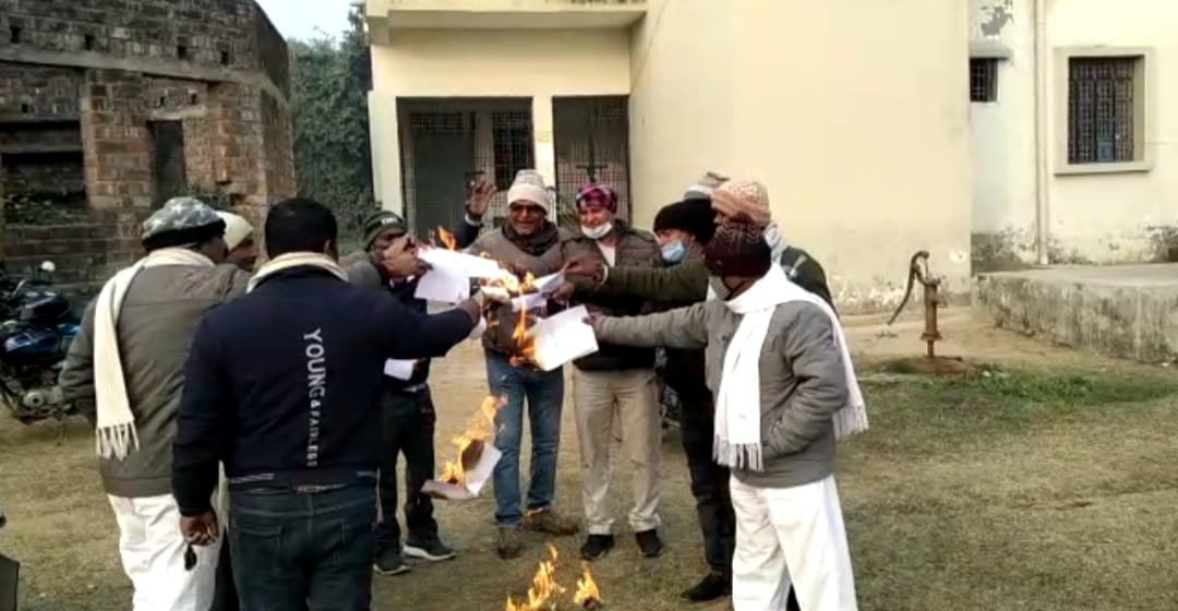 नौनिहाल बच्चों के भविष्य से सरकार कर रही है खिलवाड़ -विकास