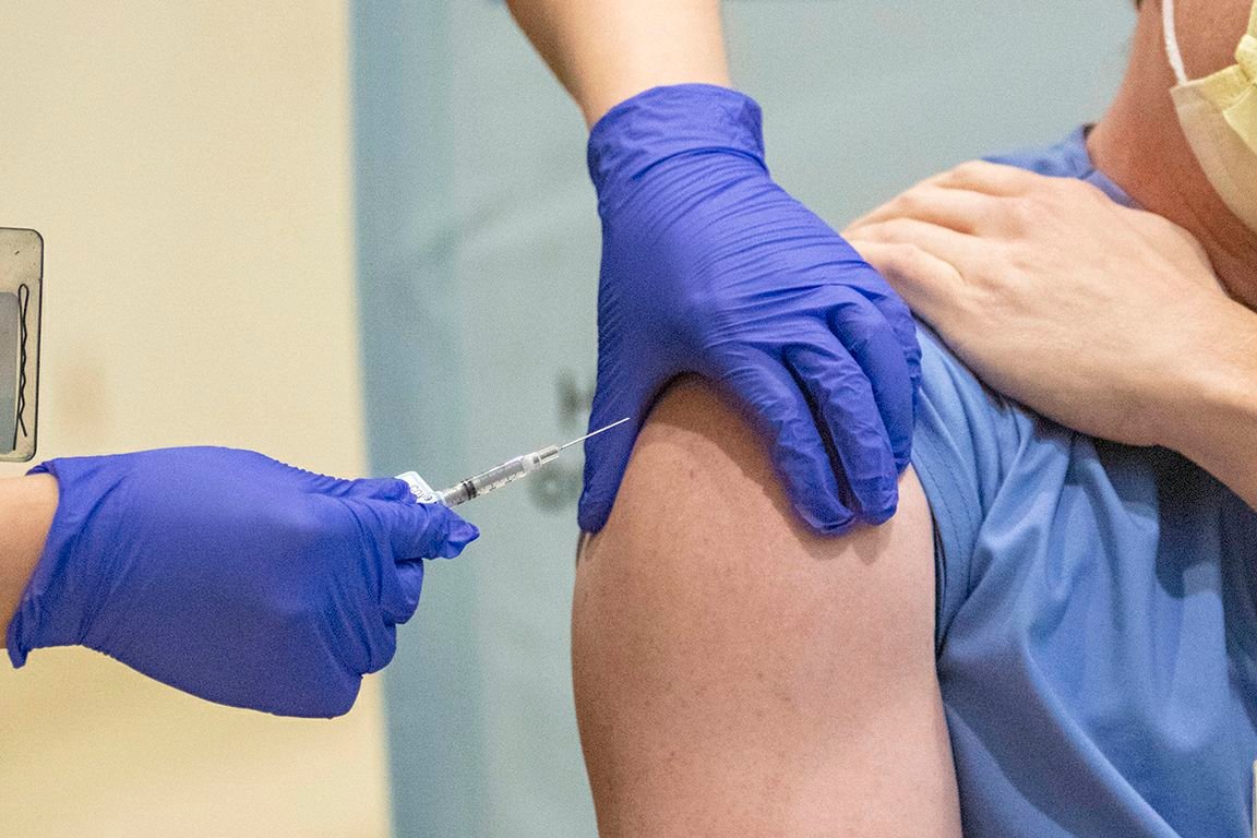 सिविल सर्जन के अलग – अलग डॉक्युमेंट के इस्तेमाल से लिया गया कोरोना का टीका