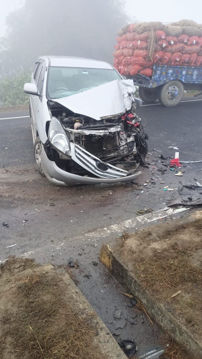 सुपौल: अज्ञात पिकअप के ठोकर से बाल बाल बचे कार सवार।