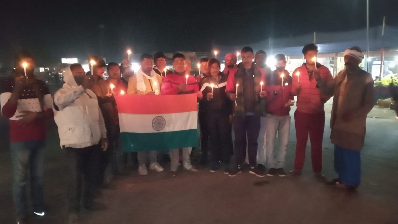 पुलवामा आतंकी हमले में शहीद हुए जवानों को दी गई श्रद्धांजलि।।