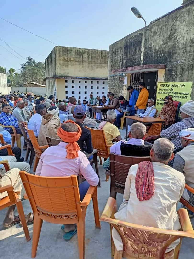 ग्रामसभा के दौरान पंचायत में आगामी कार्यों को कृण्यावयन हेतु किया गया विचार विमर्श।