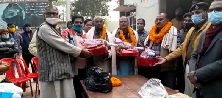 प्रतापगंज/सुपौल: ए एस आई के विदाई समारोह का हुआ आयोजन, भावुक हुए ए एस आई नागेंद्र सिंह ।