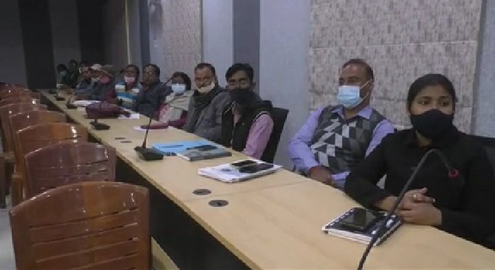 वार्षिक माध्यमिक परीक्षा 2022 को कदाचार मुक्त व शांति ढंग से कराने को लेकर जिलाधिकारी ने कई अधिकारियों के साथ की बैठक ।