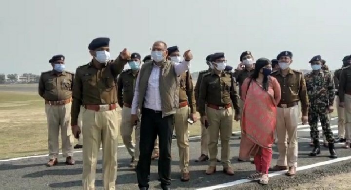 मुख्यमंत्री आगमन के एक दिन पूर्व डीआईजी ने लिया कार्यक्रम स्थल का जायजा ।