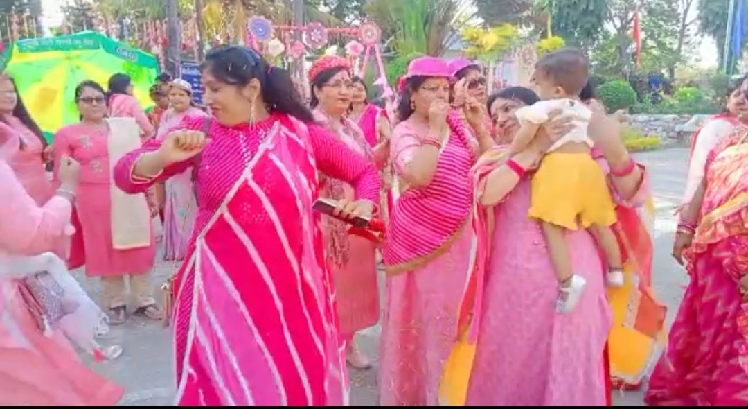 बहने लगी फाल्गुनी बयार, मारवाड़ी युवा मंच की महिलाओं ने किया होली मिलन समारोह का आयोजन।