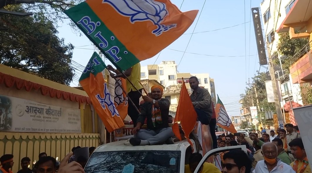 उत्तर प्रदेश में छाया भगवा रंग, मोदी योगी के जयकारों से गूंज रहा बीजेपी कार्यालय भागलपुर बीजेपी कार्यकर्ताओं ने जमकर खेली होली