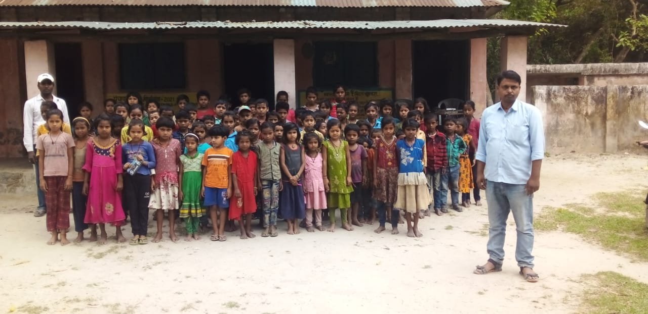 बलुआ बाजार : शिक्षकों के आभाव में पठन पाठन हो रहा बाधित ।