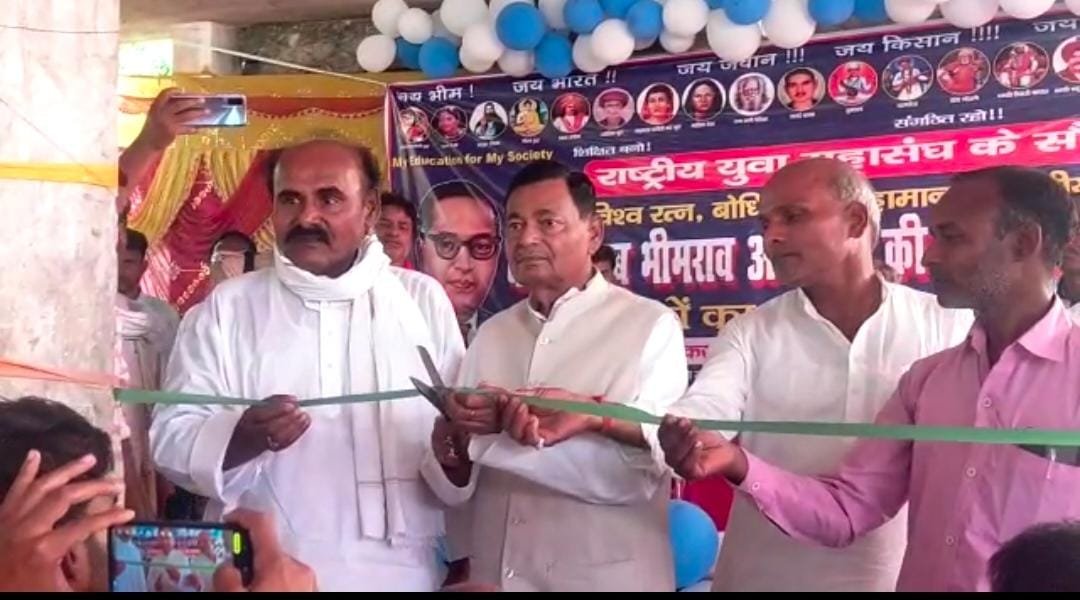 बाबा साहब डॉ भीम राव अम्बेडकर अंबेडकर के जयंती समारोह में राष्ट्रीय युवा महासंघ के सौजन्य से निकाली भव्य 35 किलोमीटर की शोभायात्रा शामिल हुए हजारों लोग सैकड़ों घुड़सवार।