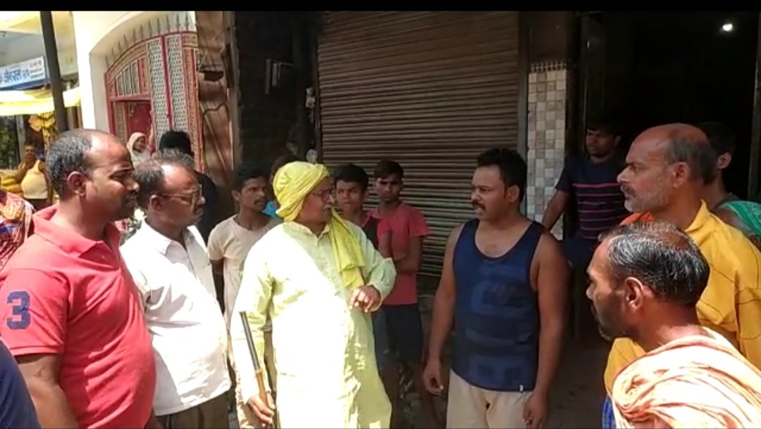 विश्वविद्यालय थाना अंतर्गत साहिबगंज इलाके में घर में हिस्सेदारी मांगने को लेकर घंटों चला हाई वोल्टेज ड्रामा 