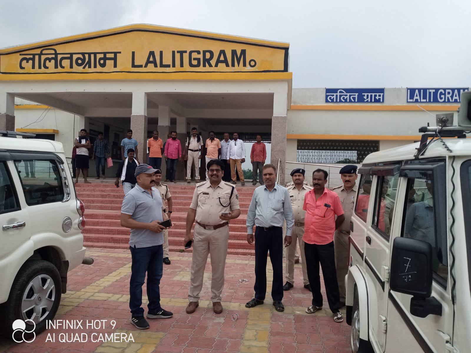 अग्निपथ योजना को लेकर त्रिवेणीगंज एसडीम व एसडीपीओ द्वारा क्षेत्र भ्रमन के दौरान ललितग्राम स्टेशन का लिया जायजा, कहा क्षेत्र फिलहाल शांतिपूर्ण।