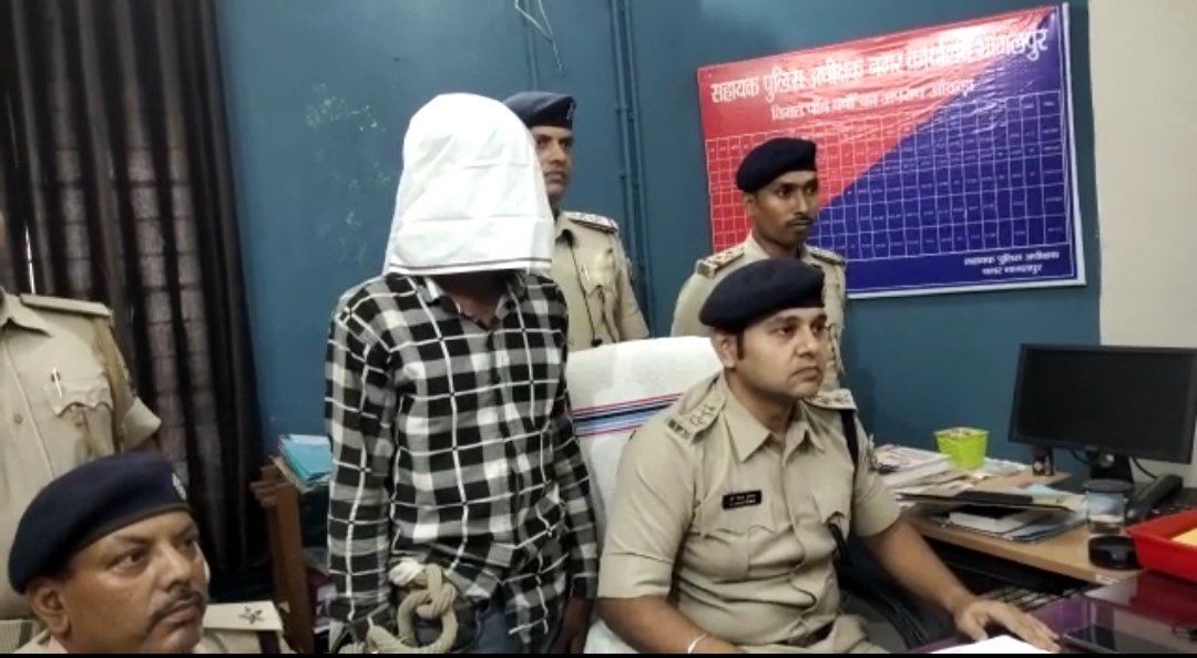 भागलपुर :कई लूट व छीनतई की घटना को अंजाम देने वाले शातिर अपराधियों को पुलिस ने किया गिरफ्तार ।