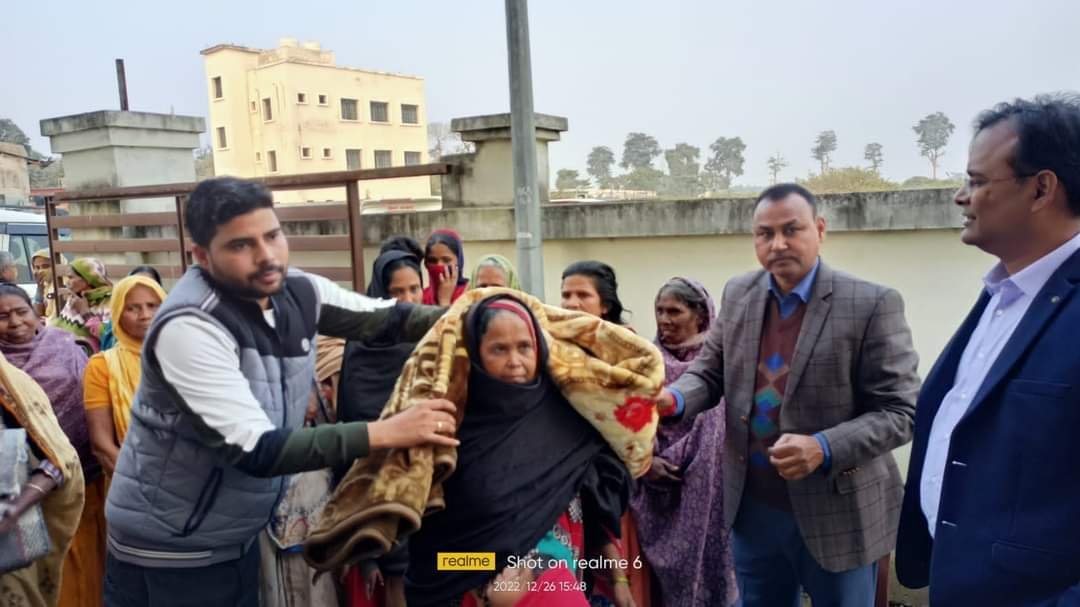 अररिया: बुनियाद केंद्र में वितरण किया गया कम्बल।