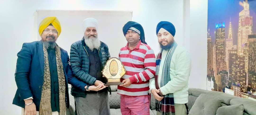 रियल एस्टेट एवं सामाजिक कार्यो में बेहतर योगदान के लिए संजीव मिश्रा किए गए सम्मानित।