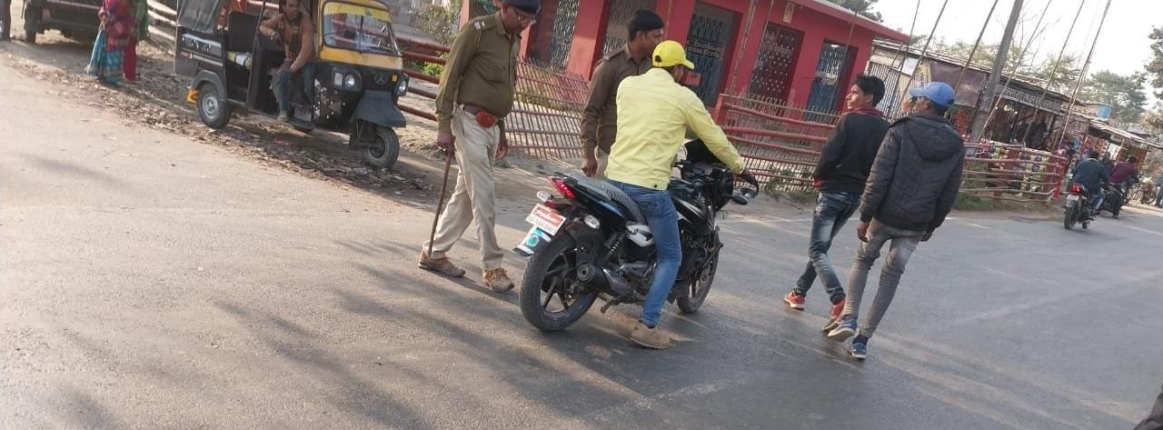 फारबिसगंज: पुलिस ने चलाया वाहन जांच अभियान।