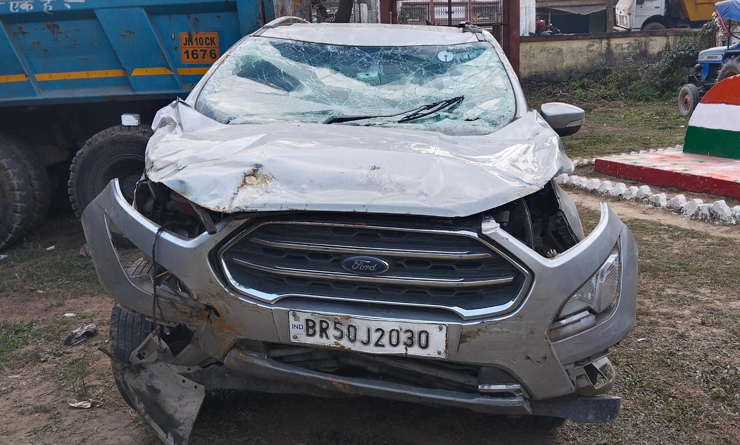 सिमराही : तेज रफ्तार कार की ठोकर से एक अधेड़ की हूई मौत, दूसरे की हालत गंभीर रेफर,