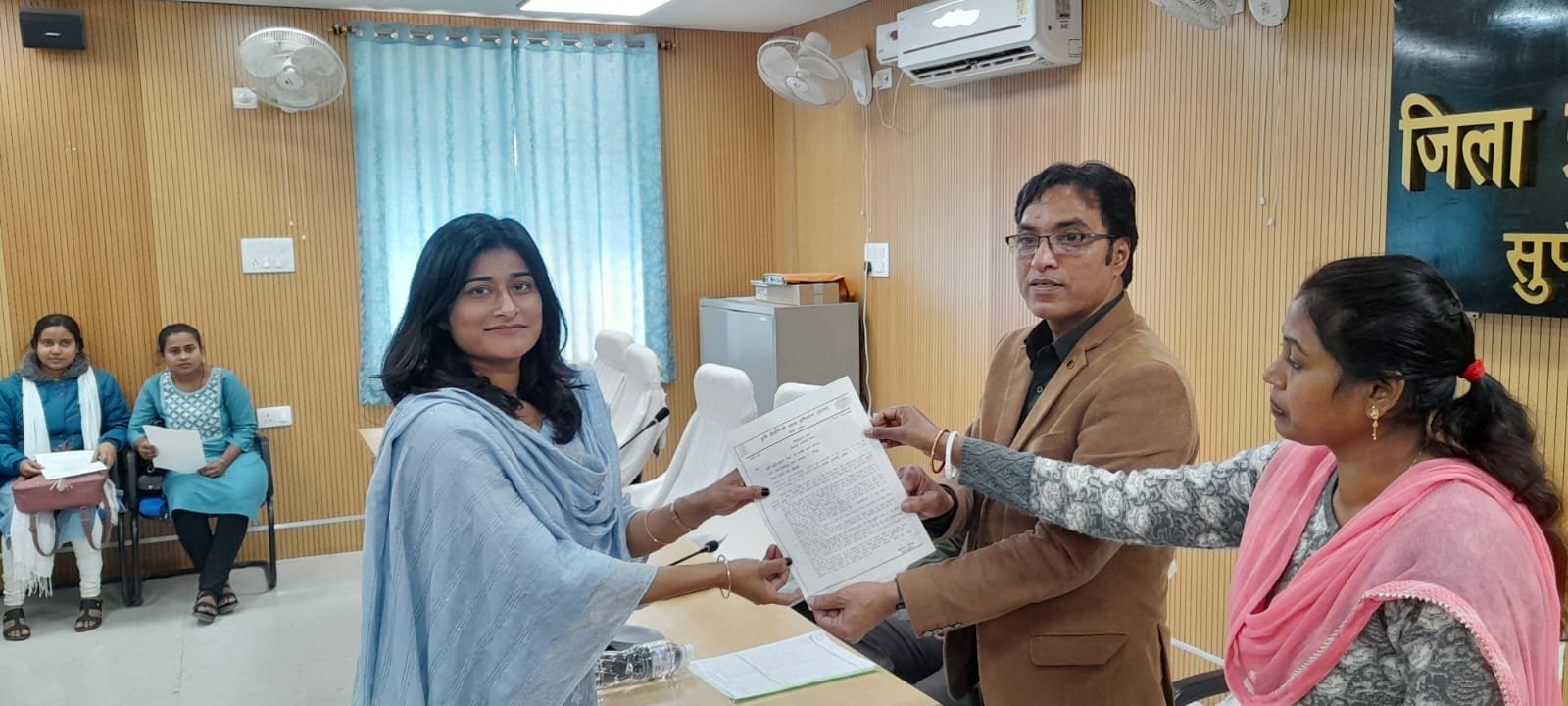 संविदा आधारित विभिन्न पदों पर चयनित अभ्यर्थियों को नियोजन/नियुक्ति पत्र वितरण कार्यक्रम का आयोजन।