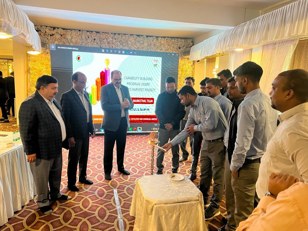 चम्बल फ़र्टिलाइज़र कम्पनी ने अपने प्रतिनिधियों का सीड टू हार्वेस्ट कार्यक्रम कर क्षमता निर्माण हेतु तकनीकी जानकारी दिया।