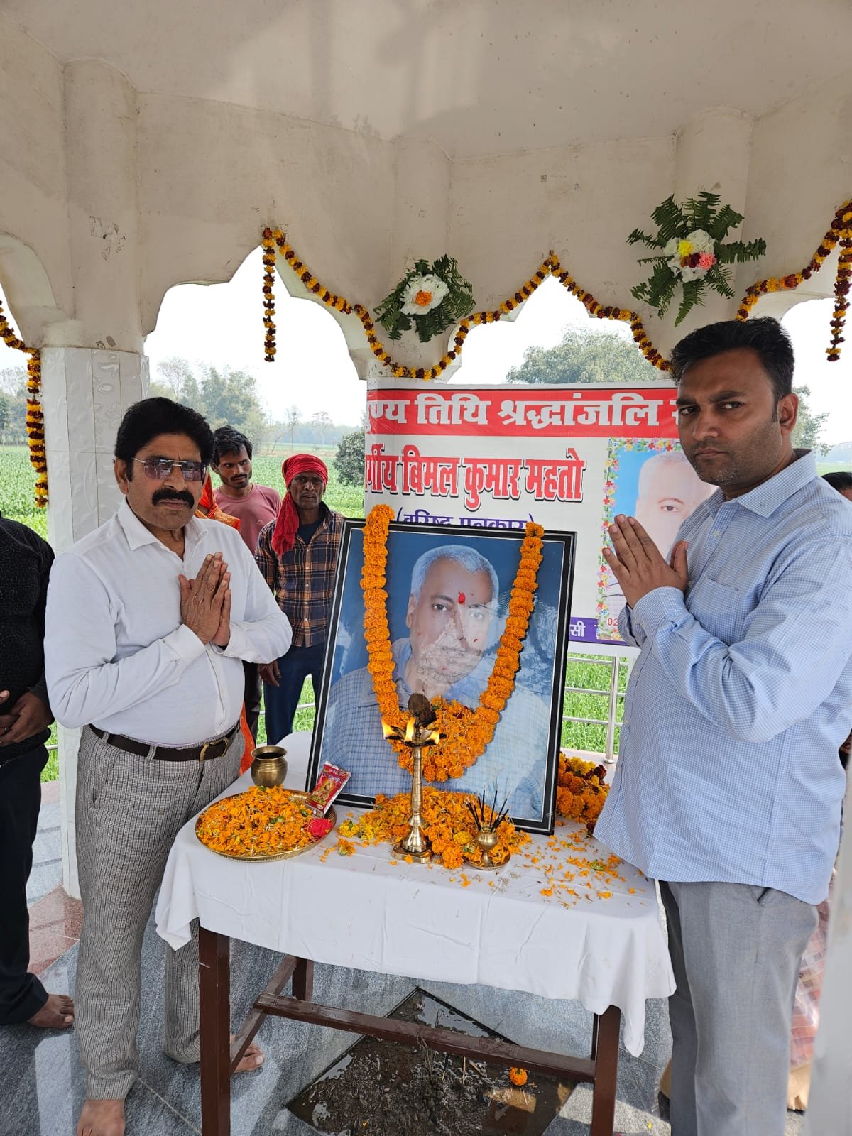 छठी पुण्यतिथि पर याद किये गए वरिष्ठ पत्रकार स्व बिमल कुमार महतो, परिवारजन द्वारा सैकड़ो जरूरतमंदों को कम्बल वितरण किया गया”।