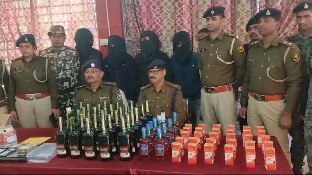 मधेपुरा पुलिस ने हथियार समेत विदेशी शराब के साथ चार शराब माफिया को किया गिरफ्तार