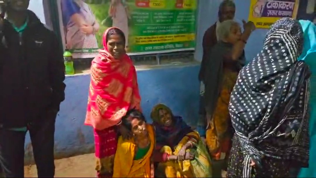 अररिया: मूर्ति विसर्जन कर लौट रहा ट्रैक्टर बैरियर से टकराया 4 की मौत, 10 घायल, मचा कोहराम