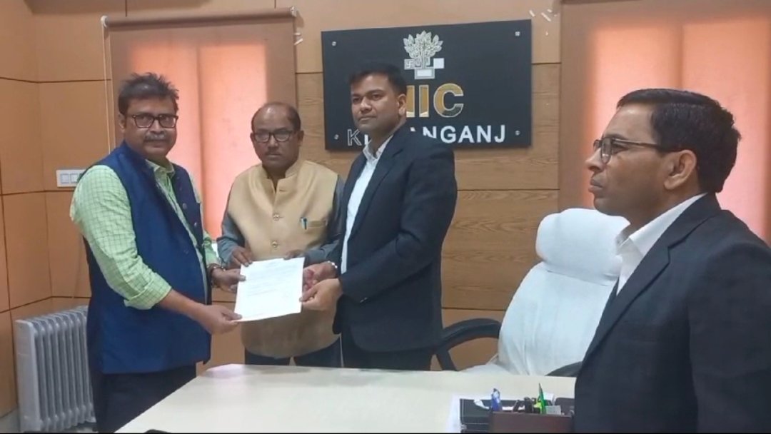 अवैध नर्सिंग होम जल्द होंगे बंद, डीएम ने बैध नर्सिंग होम संचालकों को दिया अनुज्ञप्ति प्रमाण पत्र।