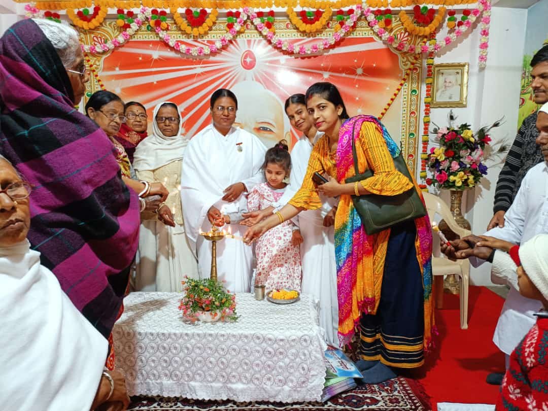 परमात्मा शिव के स्मरण मात्र से मिलती है सर्व दुखों से मुक्ति और बुराईयो को अर्पण करने से दूर होते हैं मन के विकार:-ब्रम्हाकुमारी बबिता दीदी