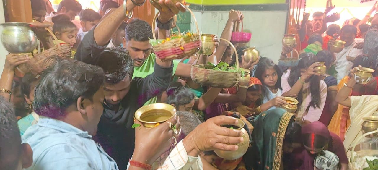 राघोपुर : शिवालयों में शिवरात्रि पर जलाभिषेक को लेकर श्रद्धालुओं की उमड़ी भीड़