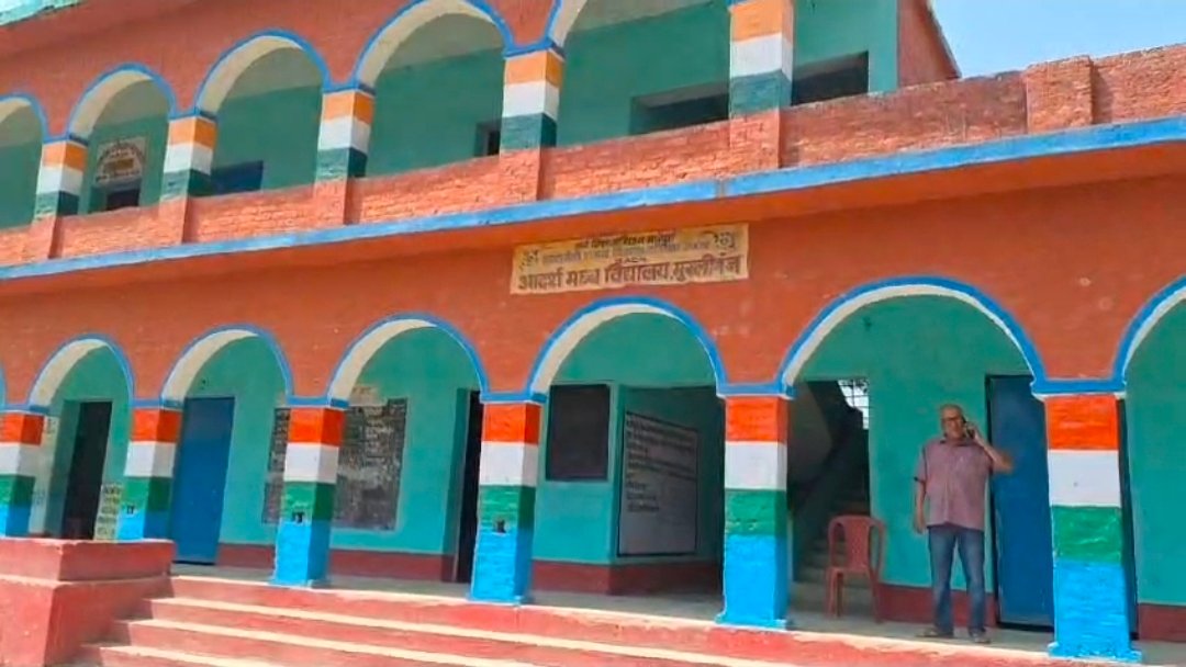 सरकारी स्कूल के प्रधान शिक्षिका के साथ नगर पंचायत के चेयरमैन पति सह शिक्षक ने की दबंगई,स्कूल परिसर में हीं की जमकर मारपीट, मामले की जाँच में जुटी पुलिस..