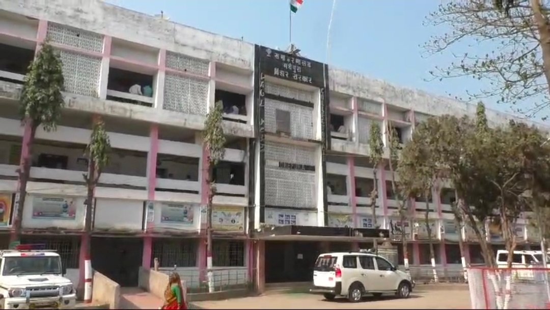 मधेपुरा में लोक सभा चुनाव के मद्देनजर डीएम विजय प्रकाश मीना ने की मीडिया के साथ प्रेस वार्ता.