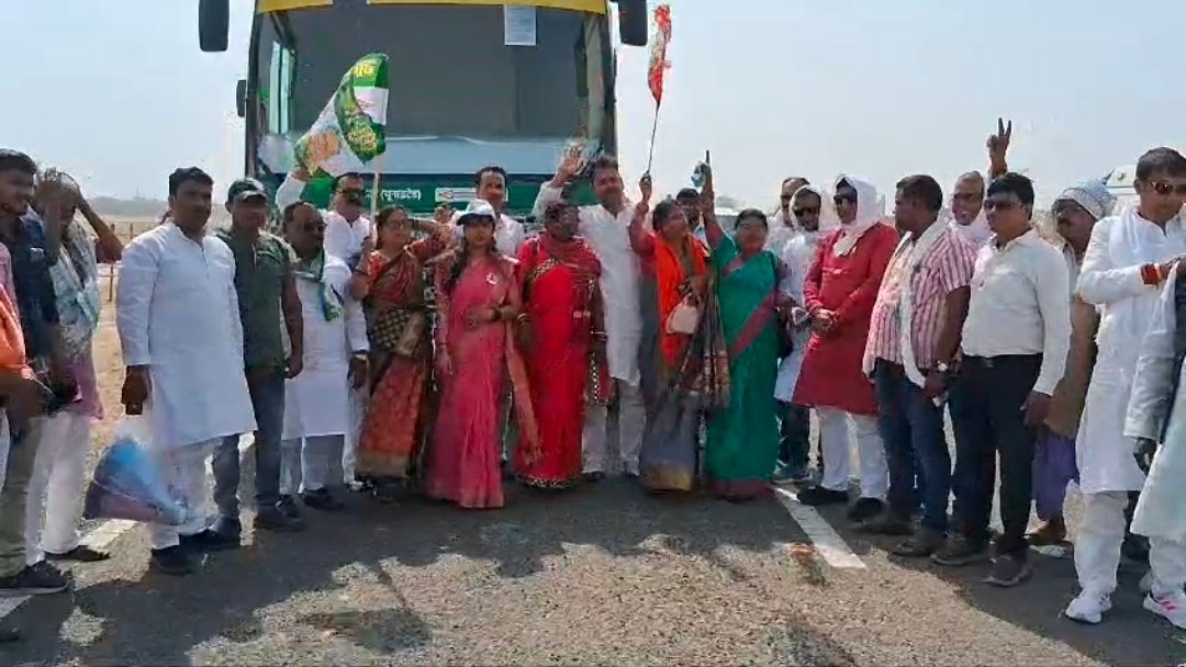 भागलपुर में बिहार के मुख्यमंत्री नीतीश कुमार ने किया रोड शो।