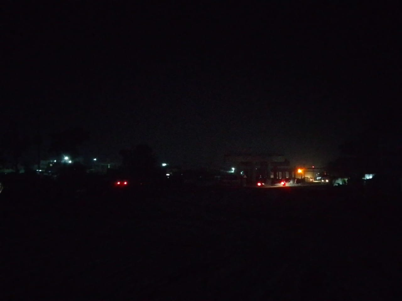 अँधेरे में ही गुजरता है राघोपुर ब्लॉक से लेकर रेलवे स्टेशन तक का रात्रि समय, अप्रिय घटना की है संभावना।