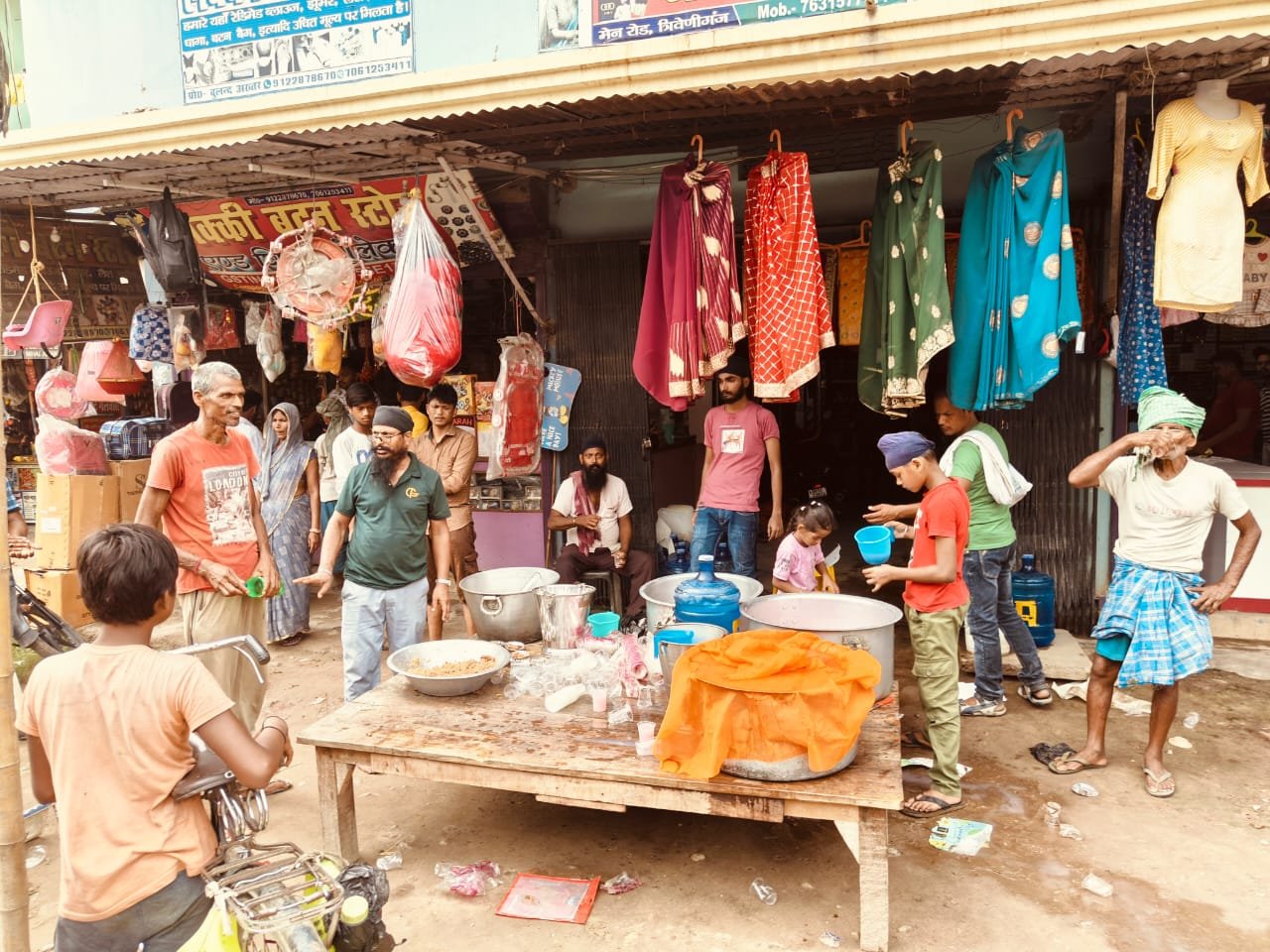 शहीदी दिवस पर छबील लगाकर मीठा शरबत व प्रसाद बांटा