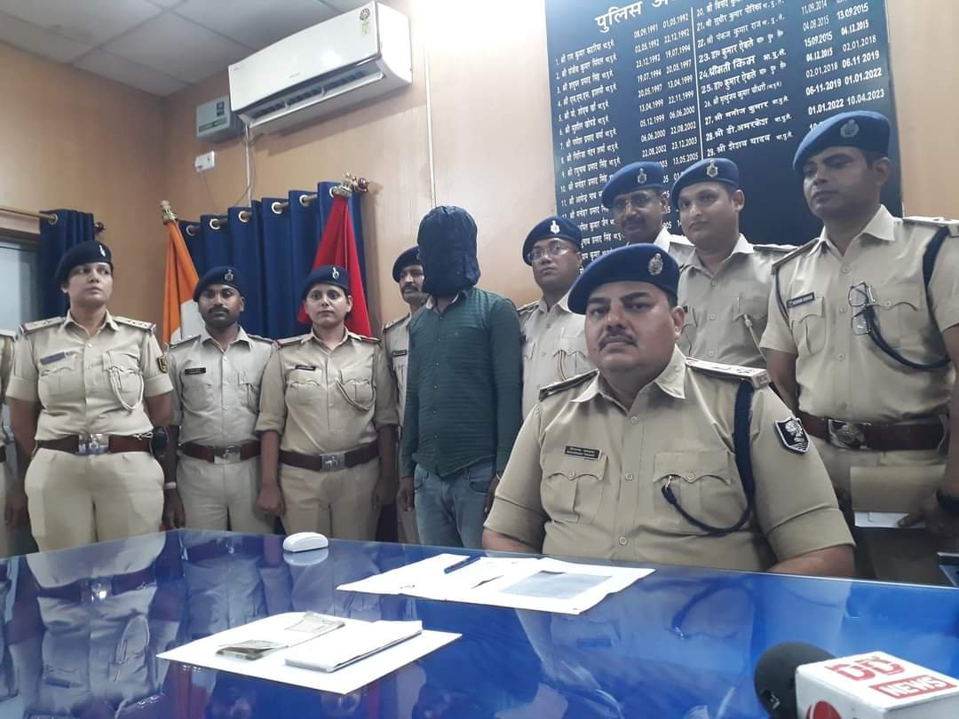 विद्युत तार की चोरी की घटना का उद्भेदन, संलिप्त अन्तरजिला गिरोह के शातिर चोर रौशन कुमार यादव गिरफ्तार, चोरी की गयी विद्युत तार बरामद.।