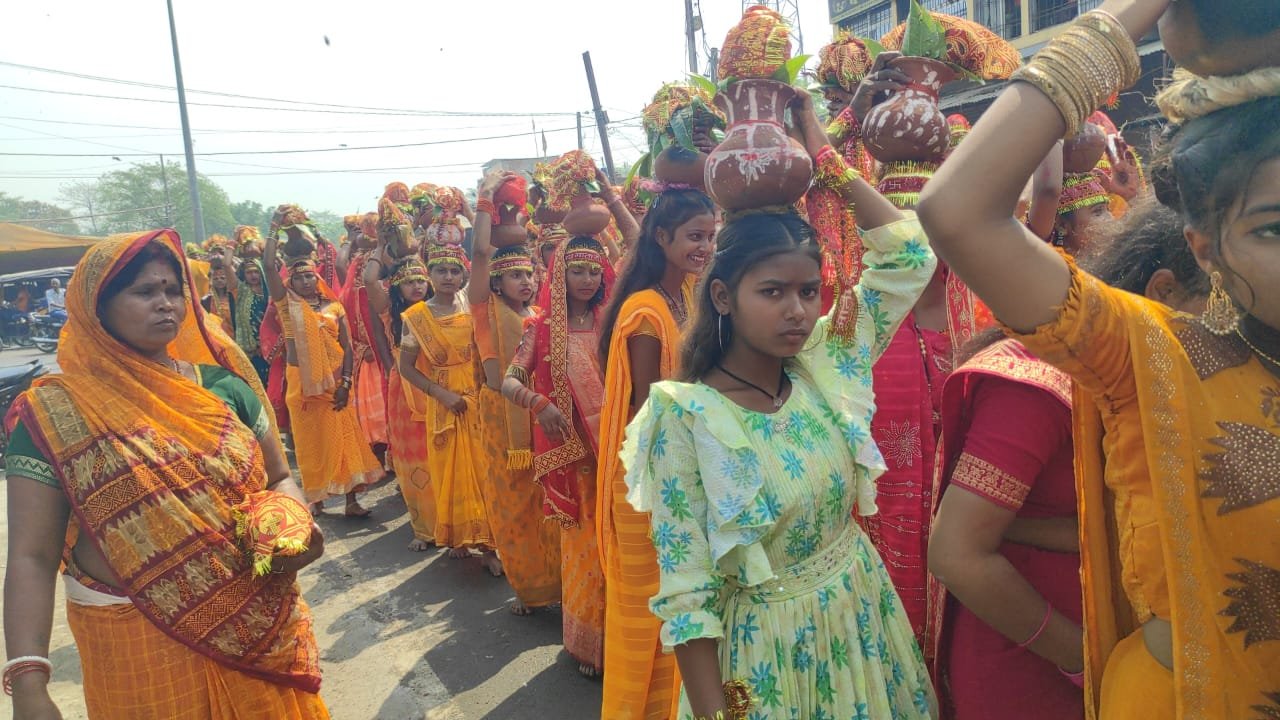 डाक बंगला परिसर में नौ दिवसीय श्री राम कथा का हुआ आयोजन, निकाला गया कलश यात्रा।