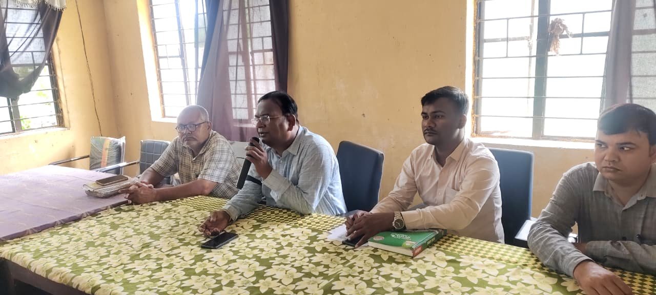 छातापुर: बीडीओ ने उर्वरक विक्रेताओं को दी सख्त चेतावनी, कालाबाजारी पर होगी कड़ी कार्रवाई।