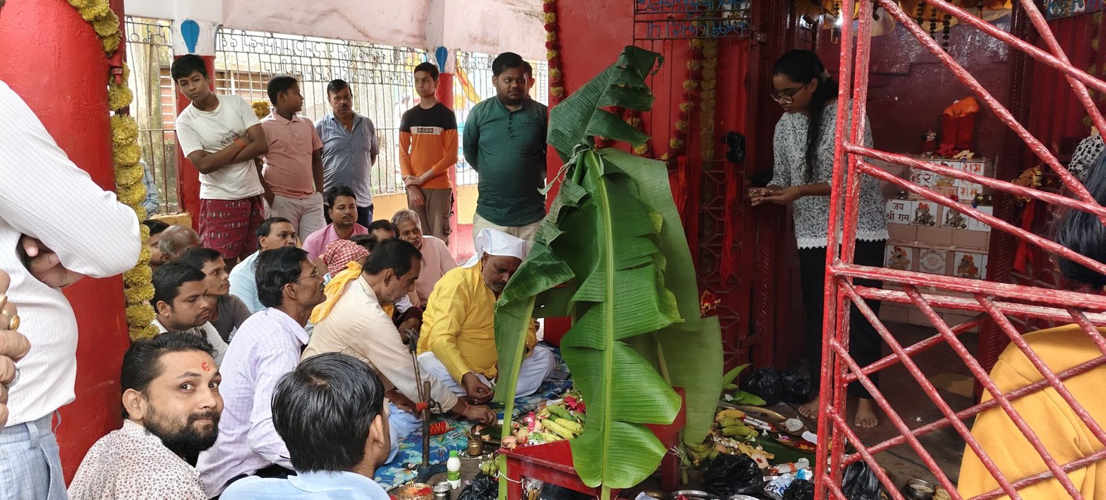 अनंत चतुर्दशी पर मंदिरों में उमड़ी भीड़ ।